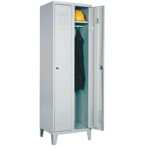 kovova-skrina-300-na-nozickach