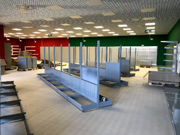 Zostavy obchodných regálov